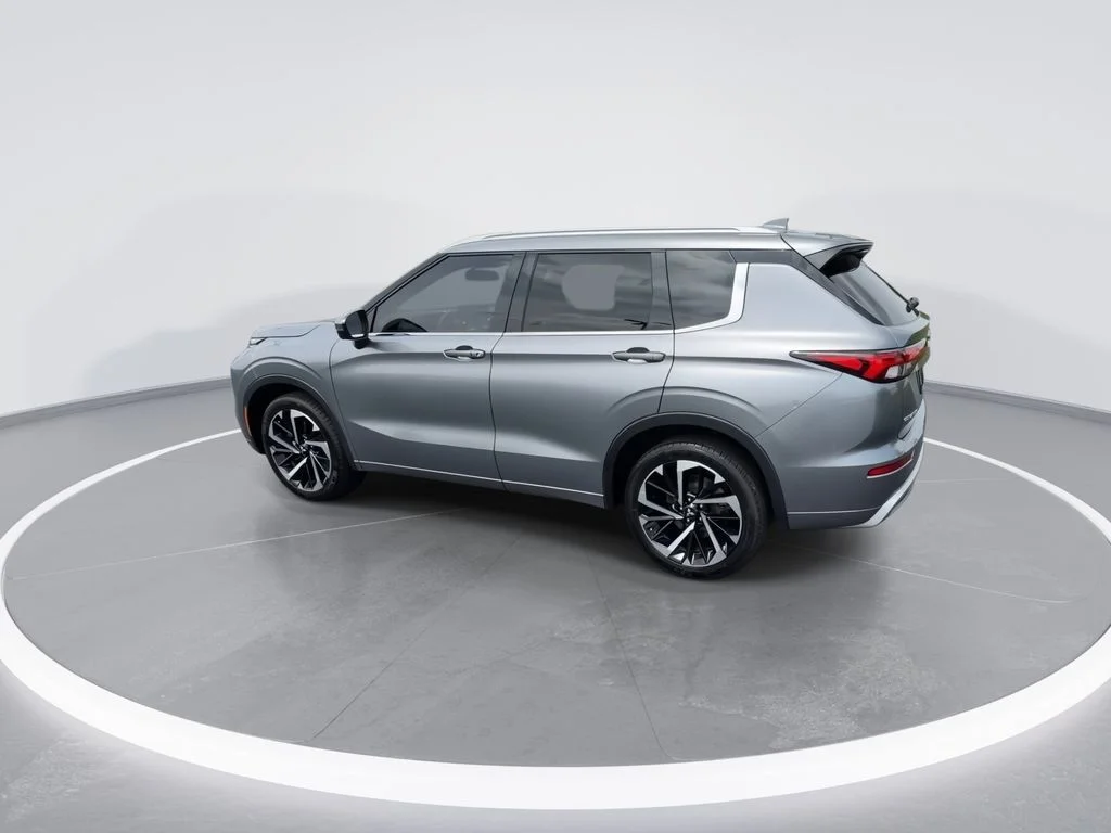 Used 2022 Gray Mitsubishi SEL image 6
