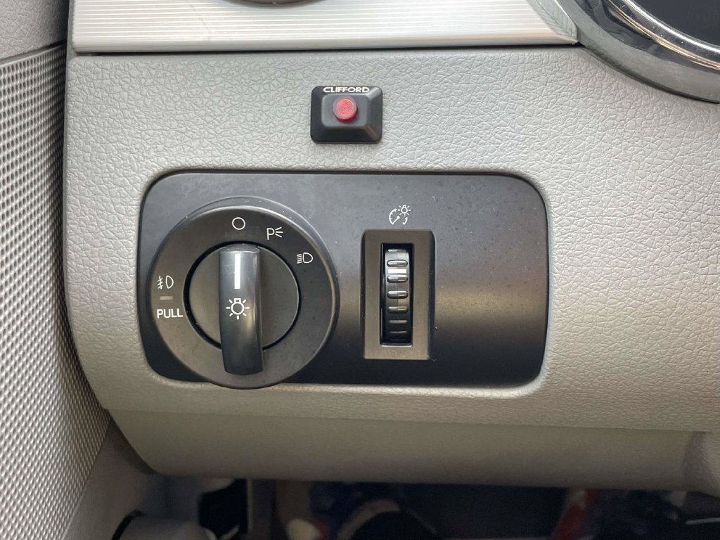 Used 2007  Ford GT Deluxe image 19
