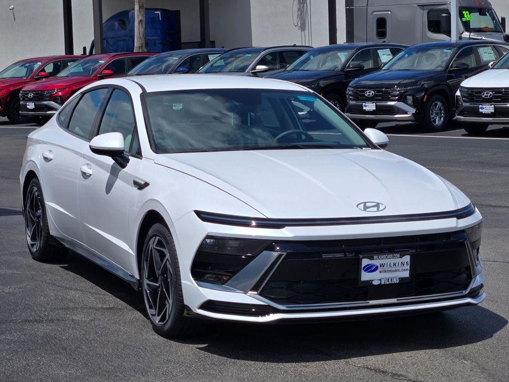 New 2026 White Hyundai SEL Sport image 3