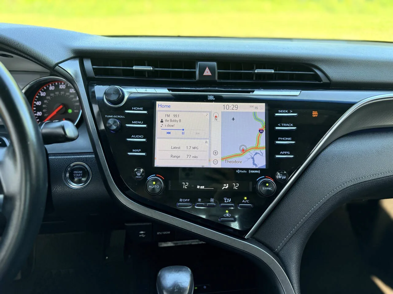 Used 2018 White Toyota XSE V6 4dr Sedan image 20