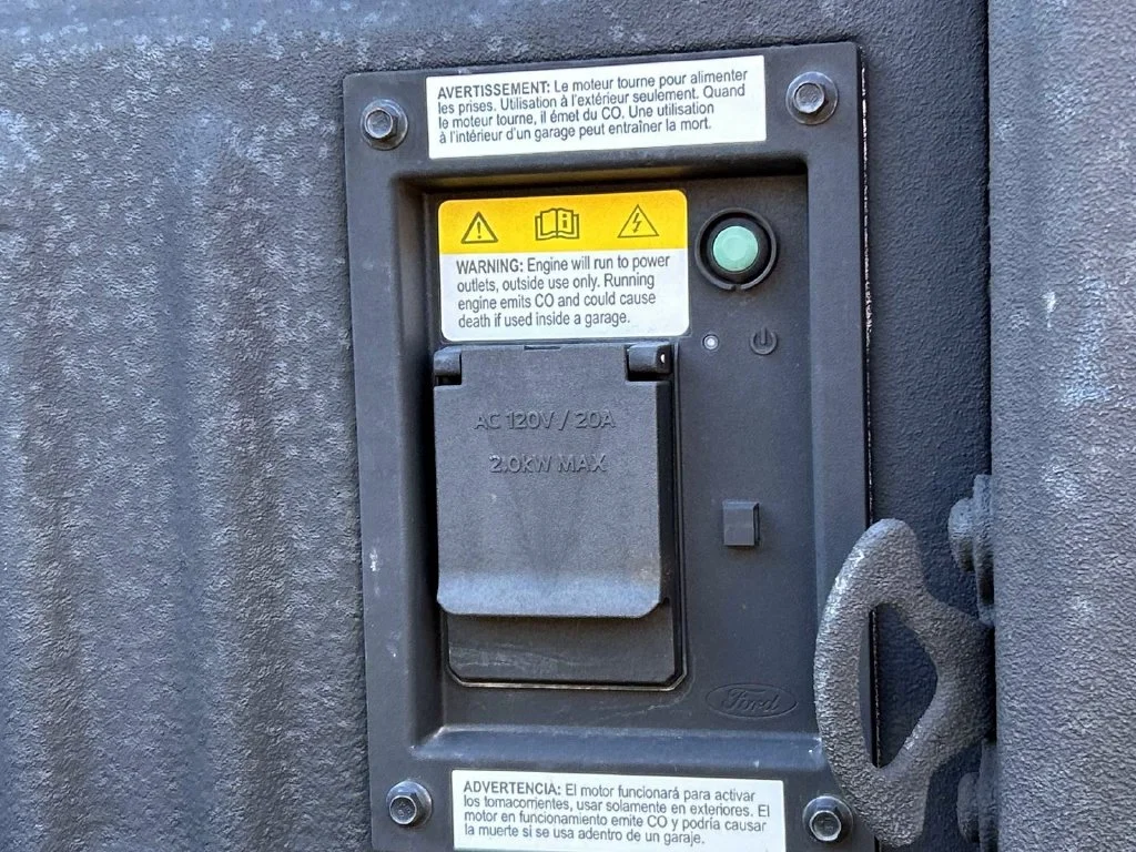 Used 2023 Gray Metallic Ford Lariat image 12