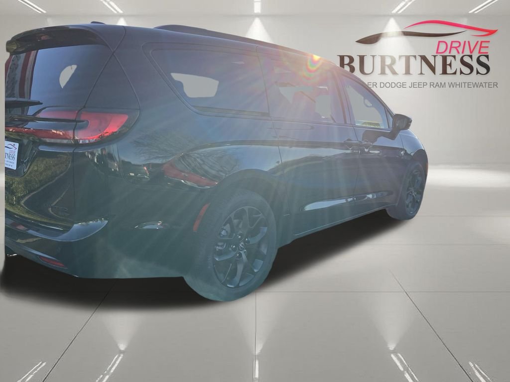 2026 Chrysler Pacifica Limited - Photo 8