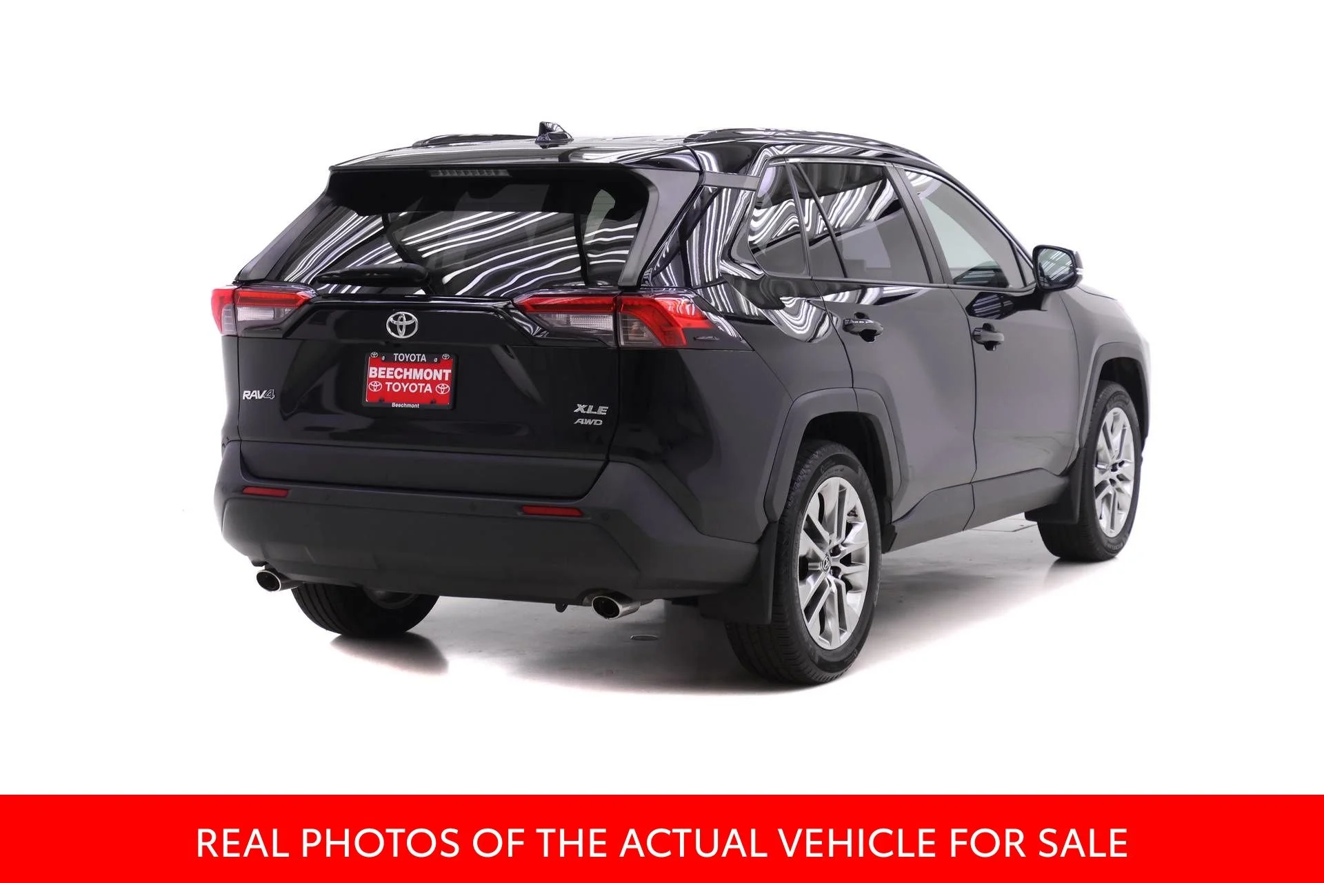 Certified Used 2019 Black Toyota XLE Premium image 2