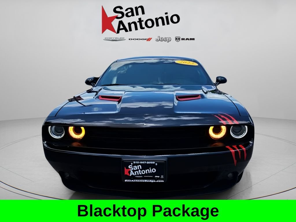 Used 2023 Black Dodge SXT image 4