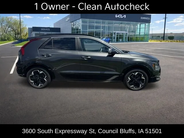 Used 2024 Gray Kia Wave image 2