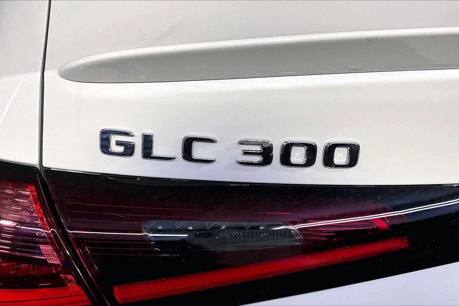 New 2026 MANUFAKTUR Moonlight White Metallic Mercedes-Benz GLC 300 image 6