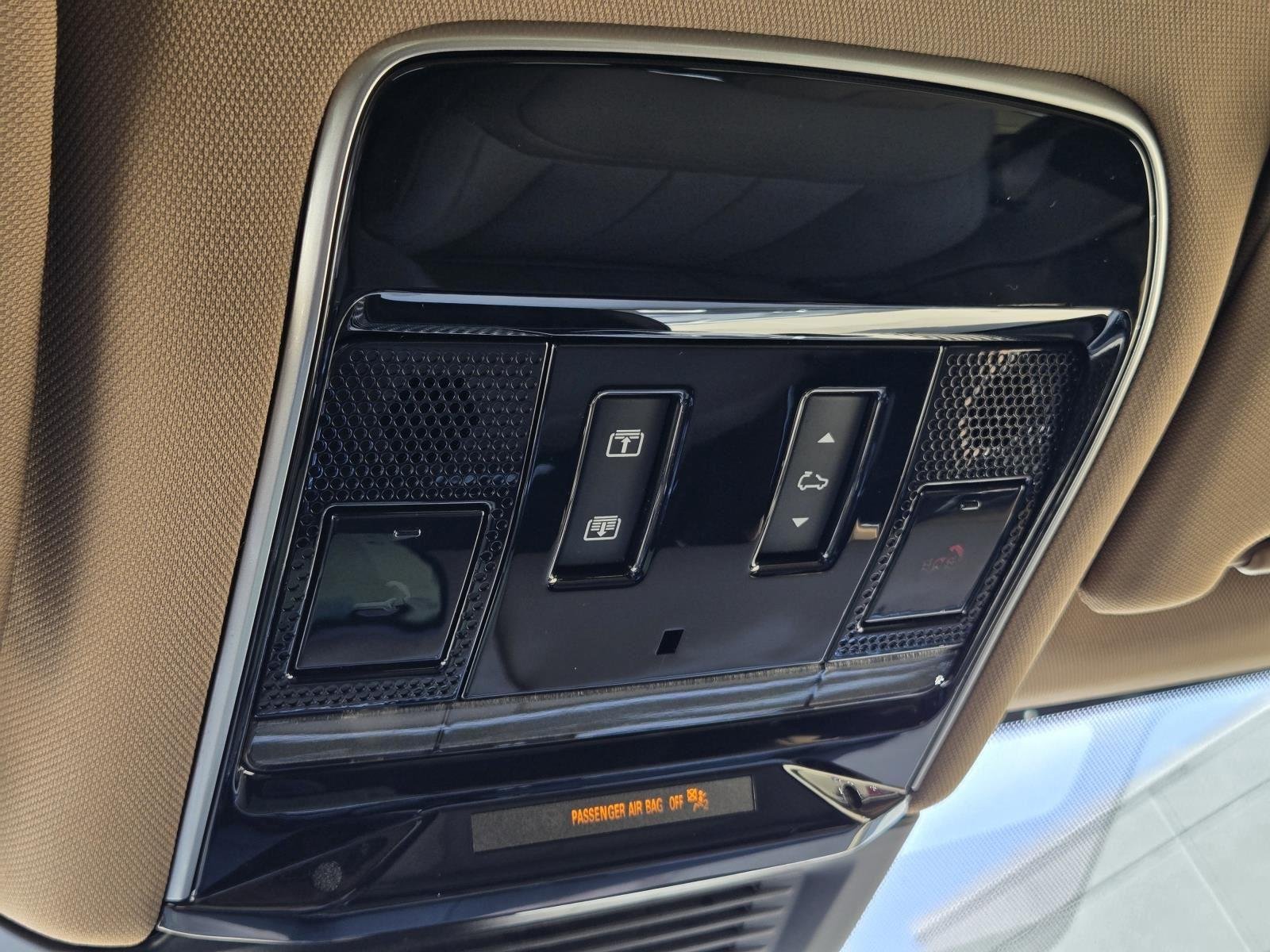 Used 2023 Santorini Black Metallic Land Rover SE image 40