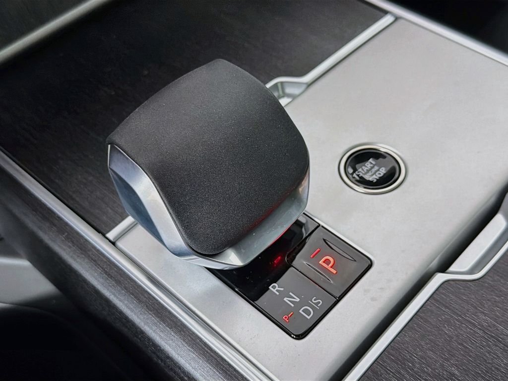 New 2026 Eiger Grey Land Rover SE image 17