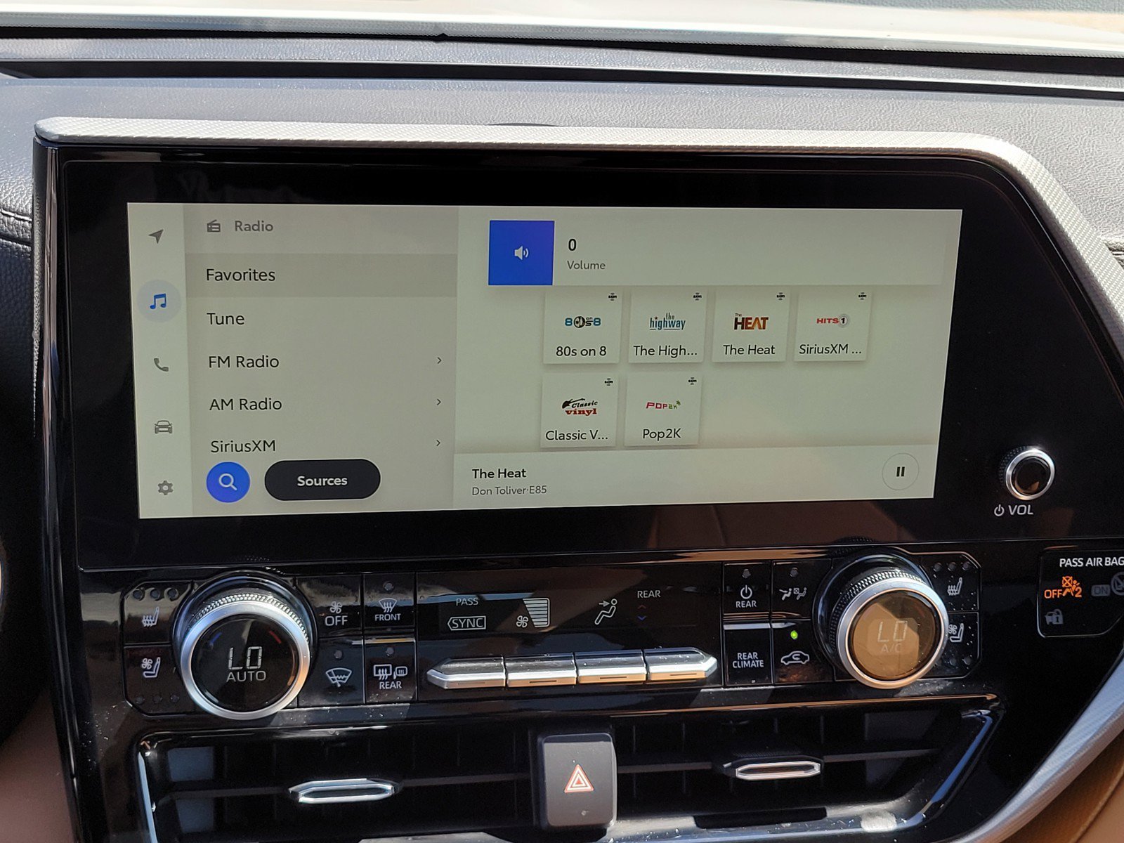 Used 2023 White Toyota  image 19