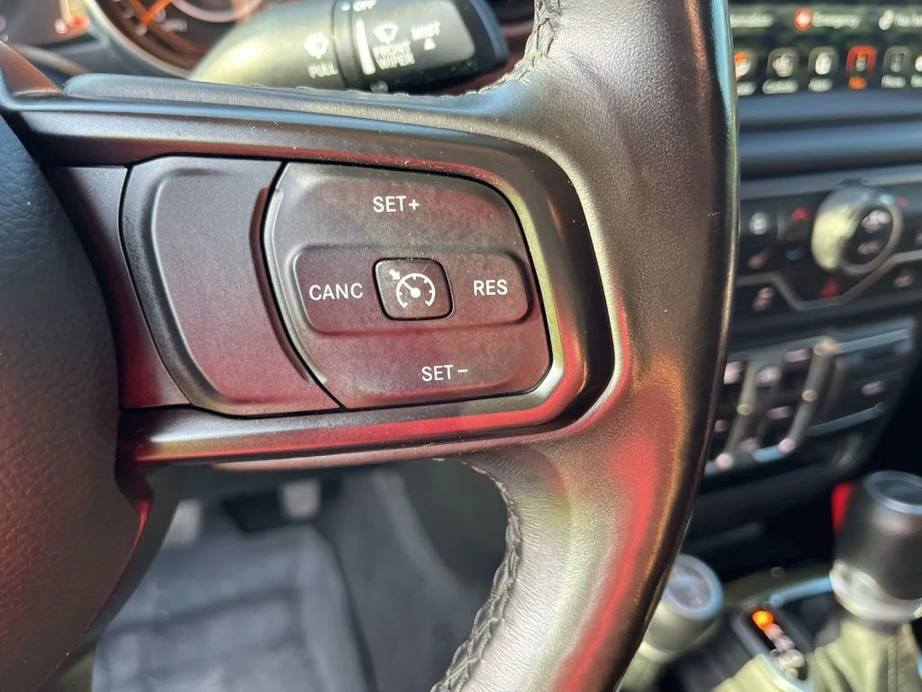 Used 2020 Black Jeep Sport image 19