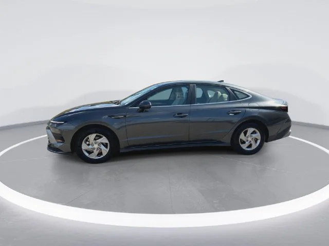 Used 2026 Gray Hyundai SE image 5