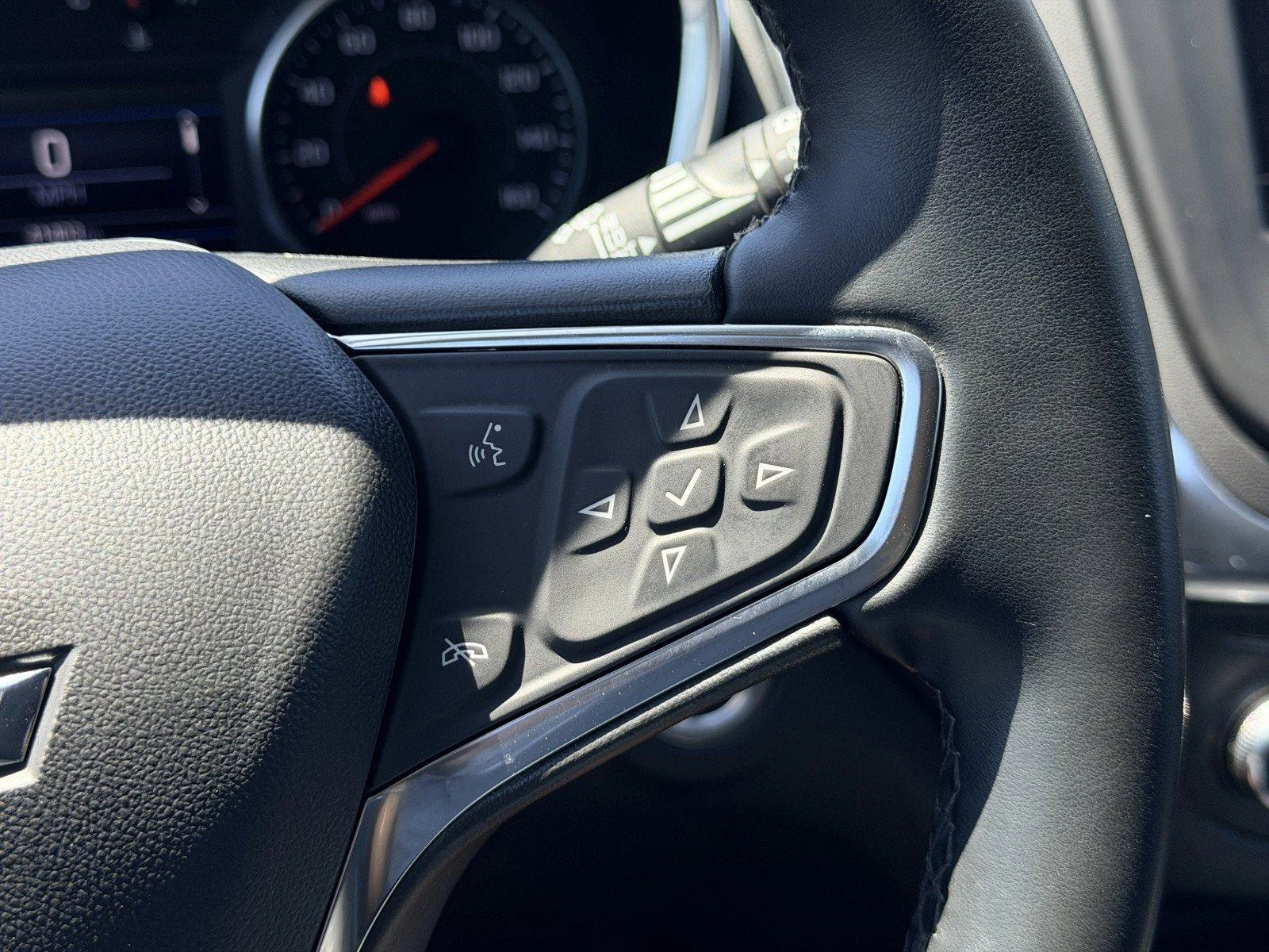 Used 2024 Summit White Chevrolet LT image 26