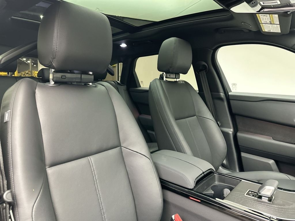 Used 2026 Santorini Black Metallic Land Rover S image 5