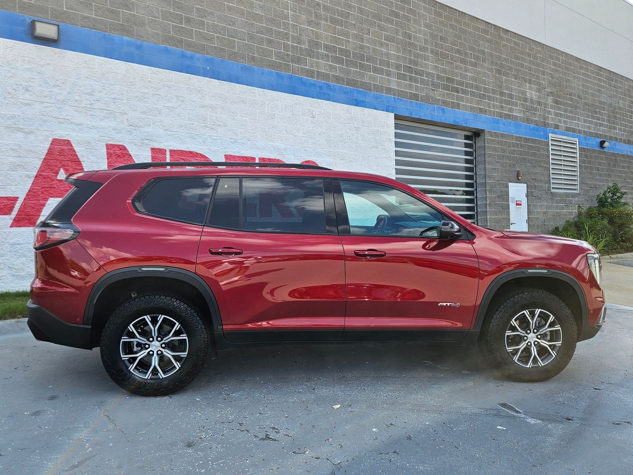 2024 GMC Acadia AT4 - Photo 8
