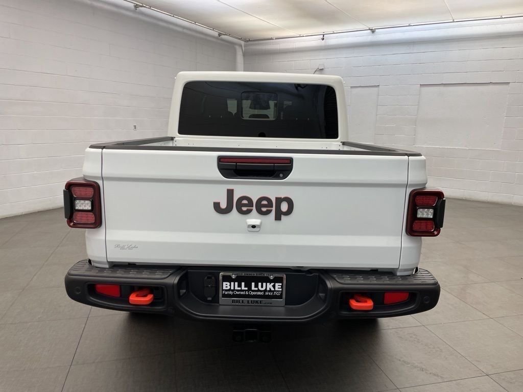New 2026 Bright White Clear-Coat Exterior Paint Jeep Mojave X image 4