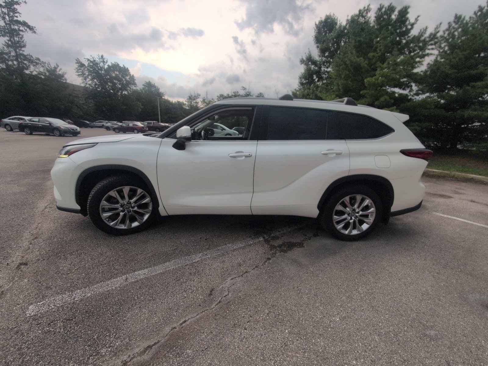 Used 2020 Blizzard Pearl Toyota Limited image 2