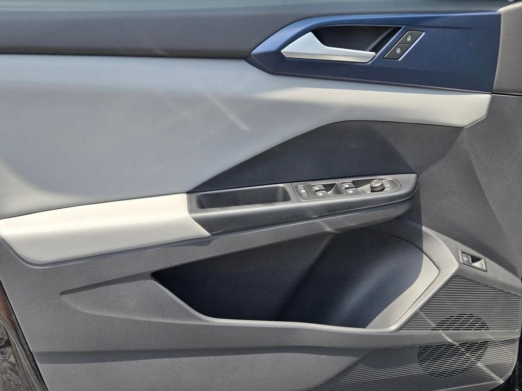 2023 Volkswagen Taos SE - Photo 11