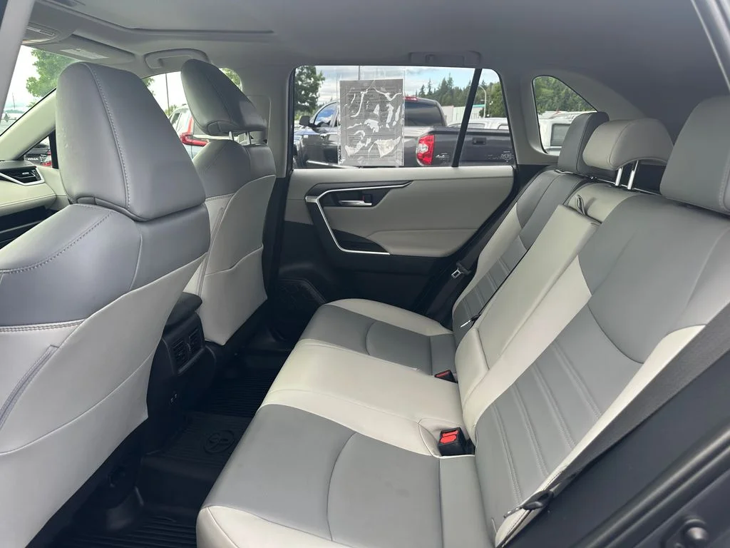 Used 2019 Gray Toyota XLE Premium image 14