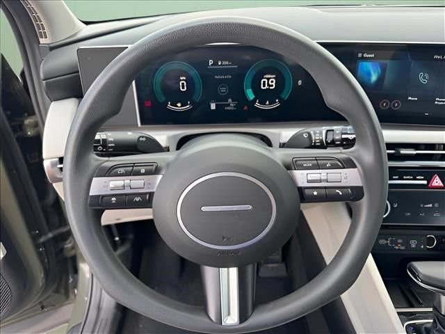 Used 2025 Green Hyundai SEL image 25