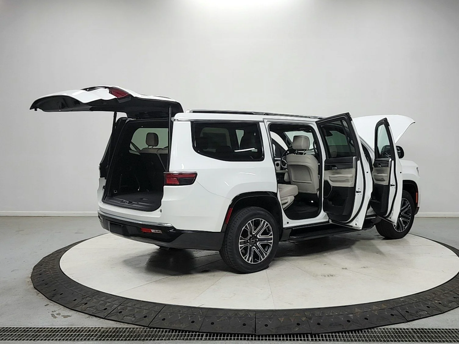 Used 2025 Bright White Clearcoat Jeep Base image 15