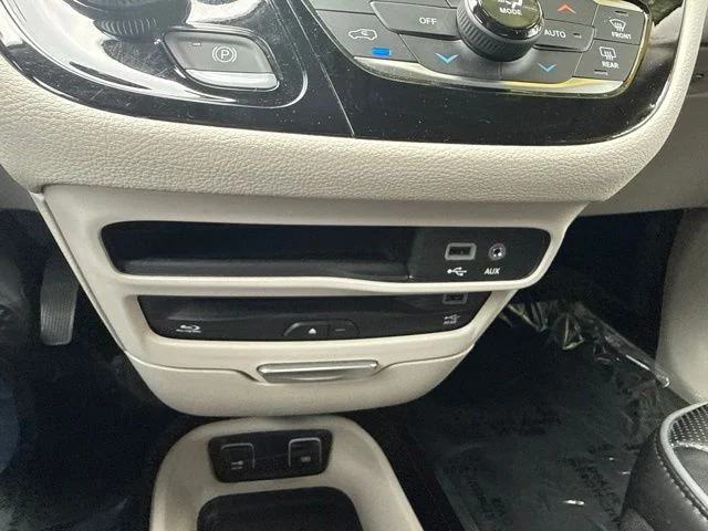 Used 2019 Black Chrysler Limited image 38