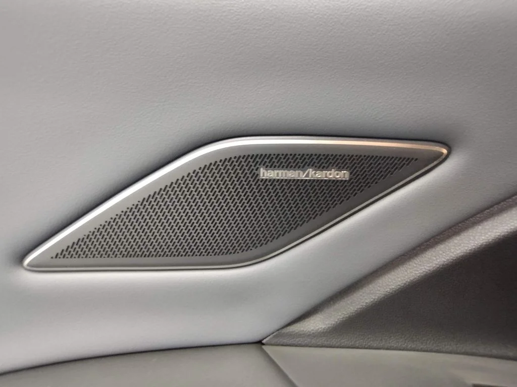 New 2026 White Volkswagen 2.0T SEL R-Line Turbo image 38
