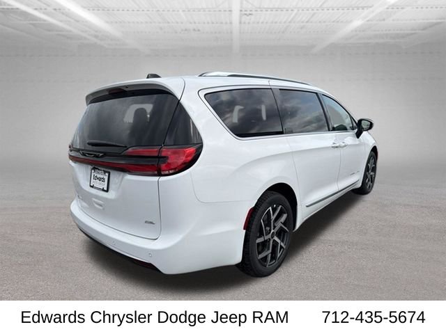 New 2027 Bright White Clear-Coat Exterior Paint Chrysler Pinnacle image 9