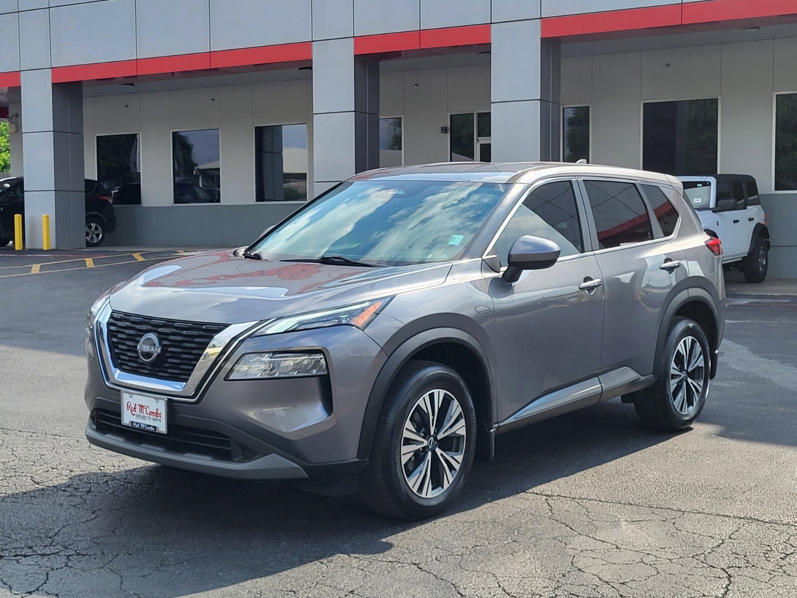 Used 2023 Gun Metallic Nissan SV image 7