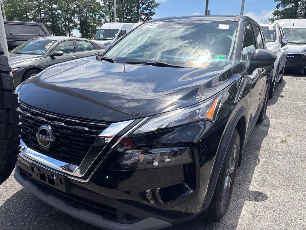 Used 2023 Black Nissan S image 3