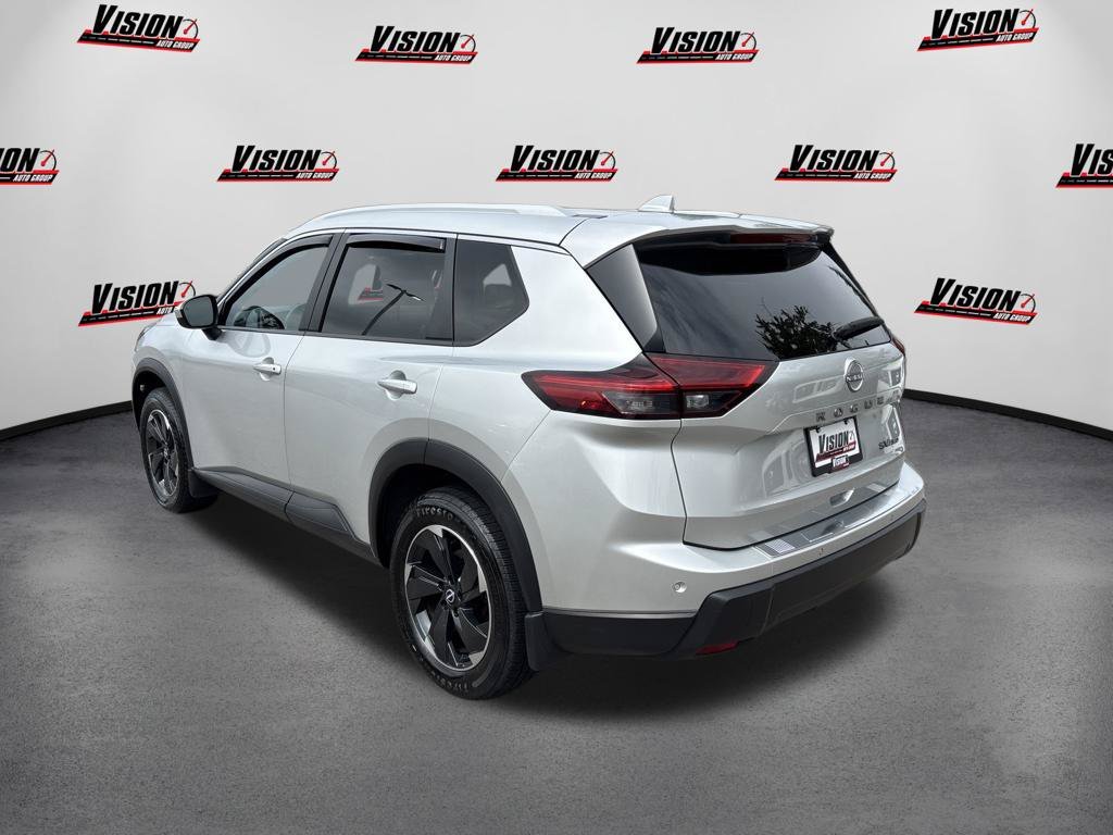 Used 2024 Silver Nissan SV image 5