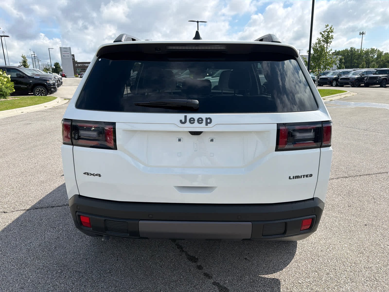 New 2026 Bright White Clear-Coat Exterior Paint Jeep Limited image 8