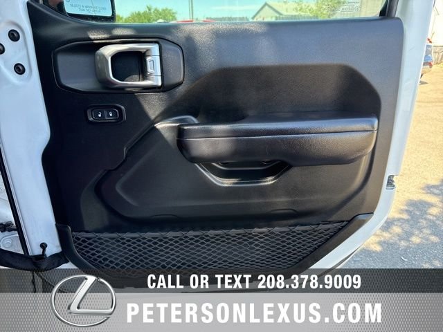 Used 2018 White Jeep Unlimited Rubicon image 12