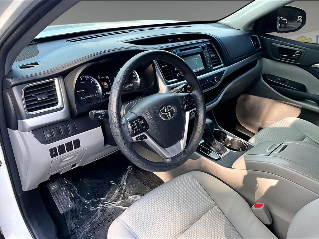 Used 2017 Blizzard Pearl Toyota LE image 8