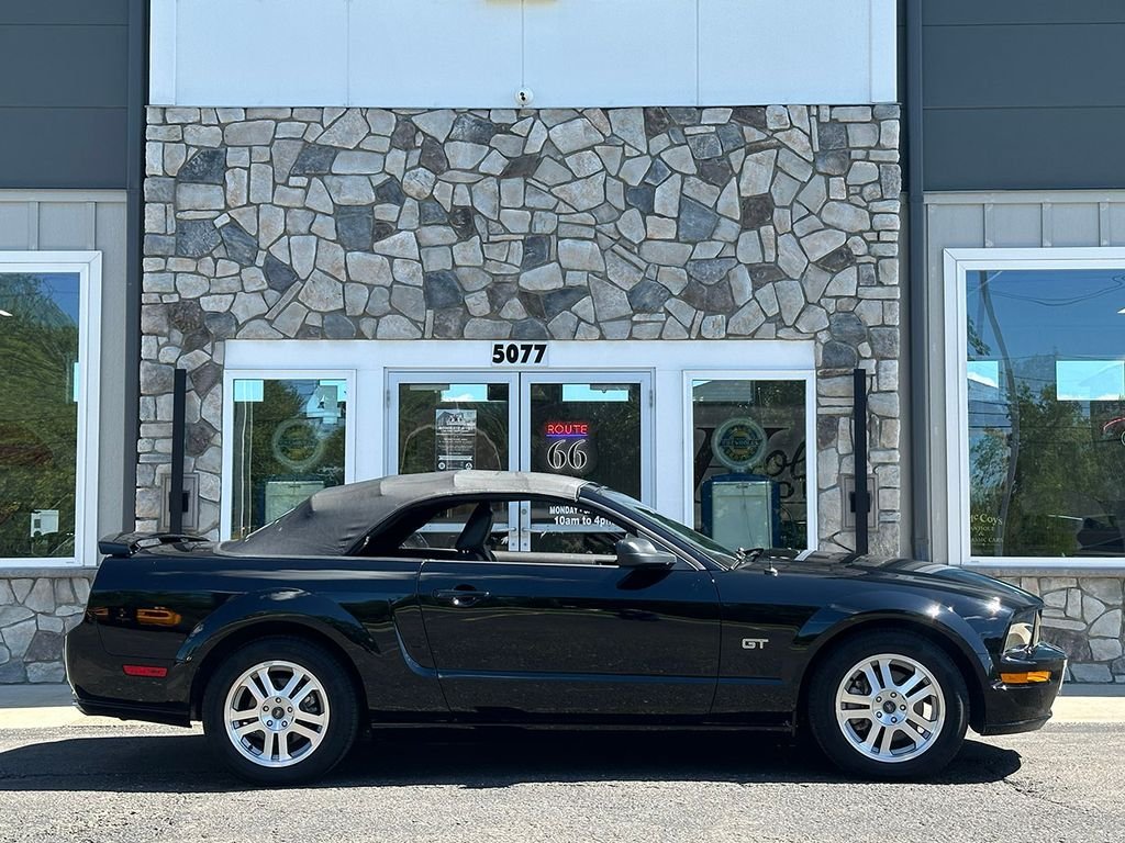 Used 2005 Black Ford  image 5