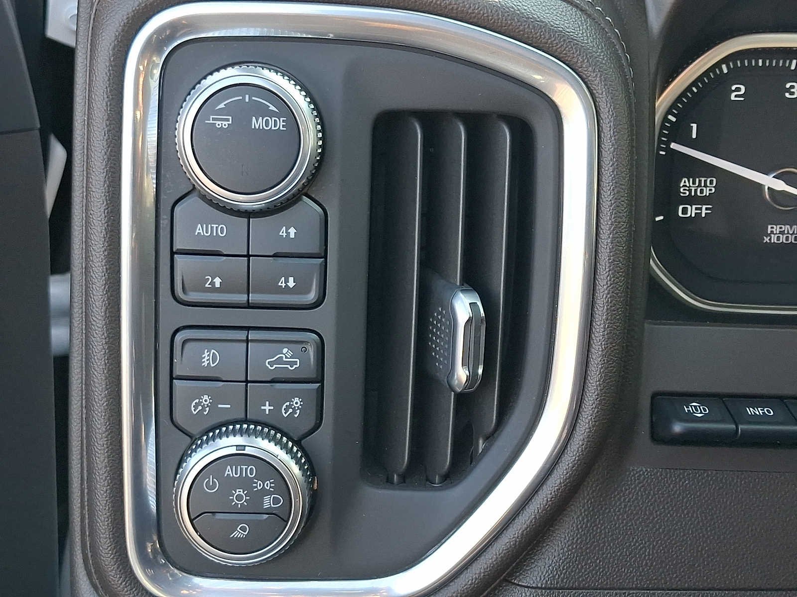 Used 2020 White Frost Tricoat GMC Denali image 31
