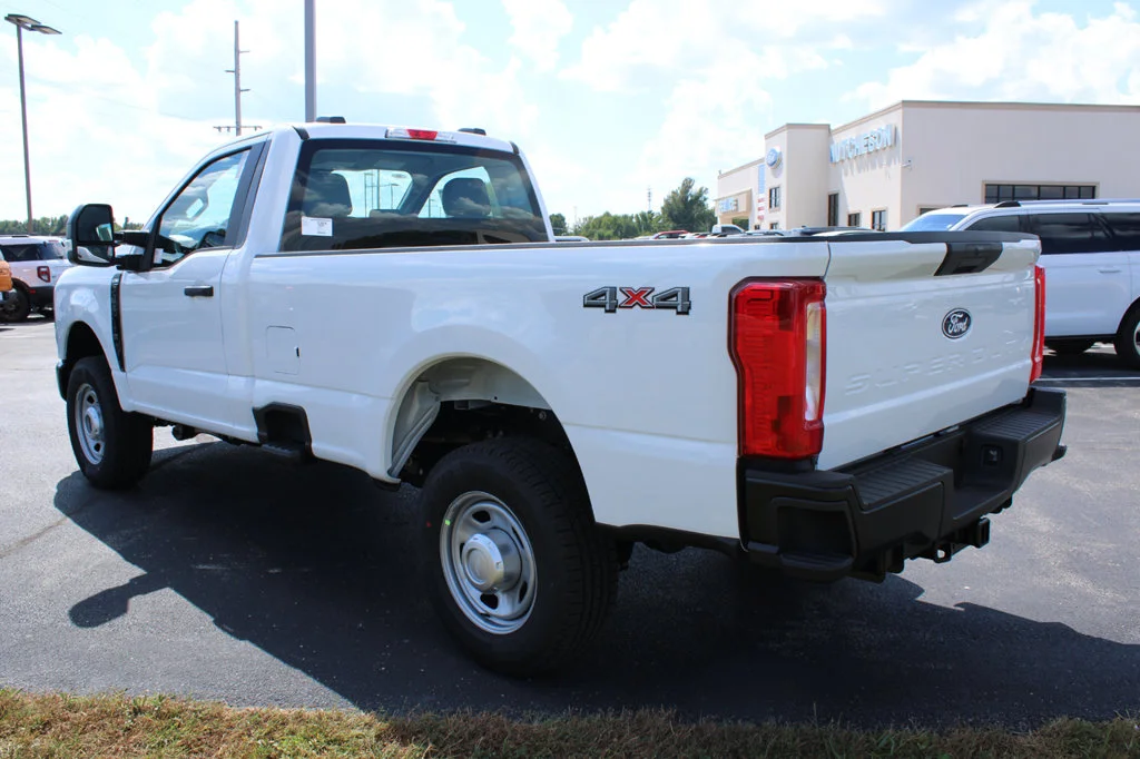 New 2027 Oxford White Ford F-350® XL image 11
