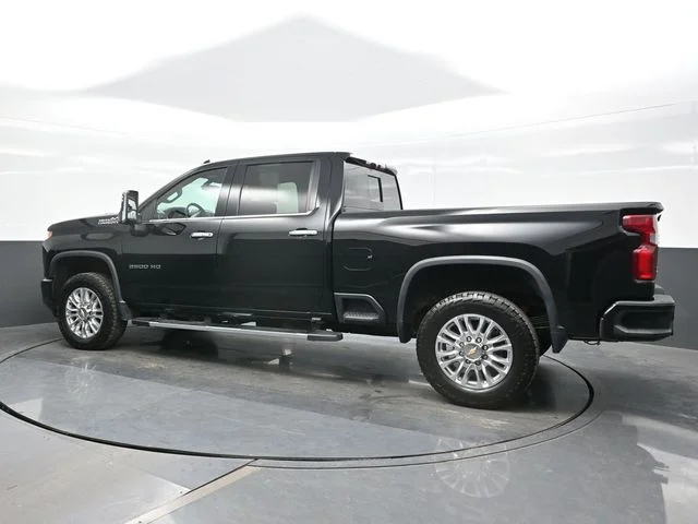 Used 2023 Black Chevrolet High Country image 3