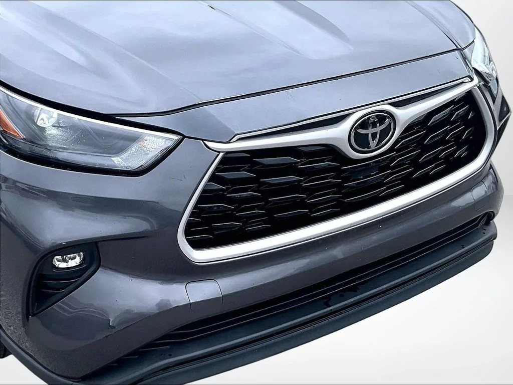 Used 2022 Gray Toyota XLE image 30