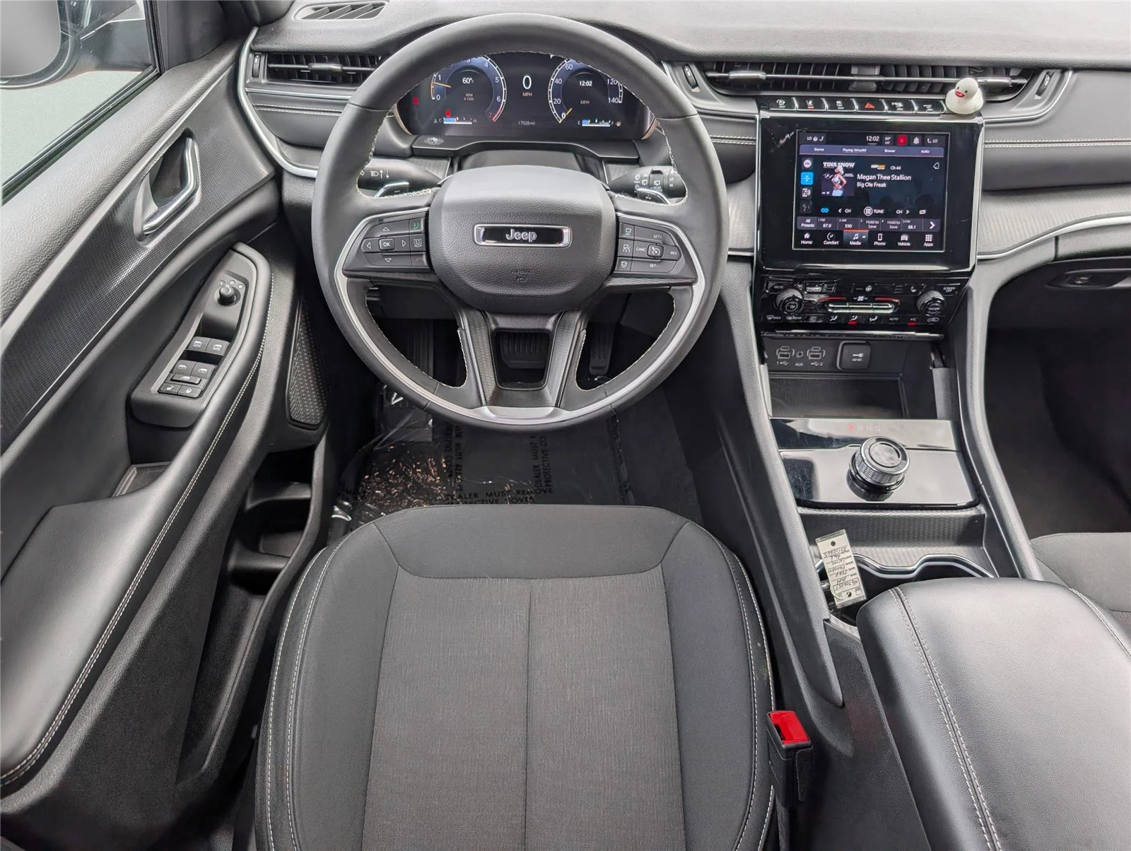 Used 2024 Diamond Black Crystal Pearlcoat Jeep Laredo image 28
