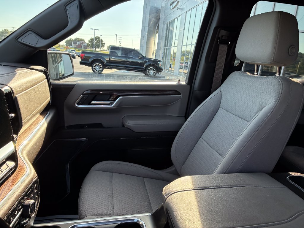 Used 2023 White Chevrolet LT image 19
