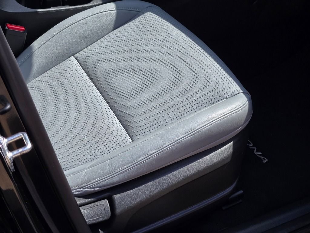 Used 2021 Ultra Black Hyundai Limited image 6