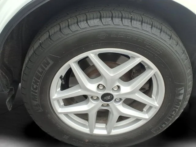 Used 2023 White Ford SEL image 27