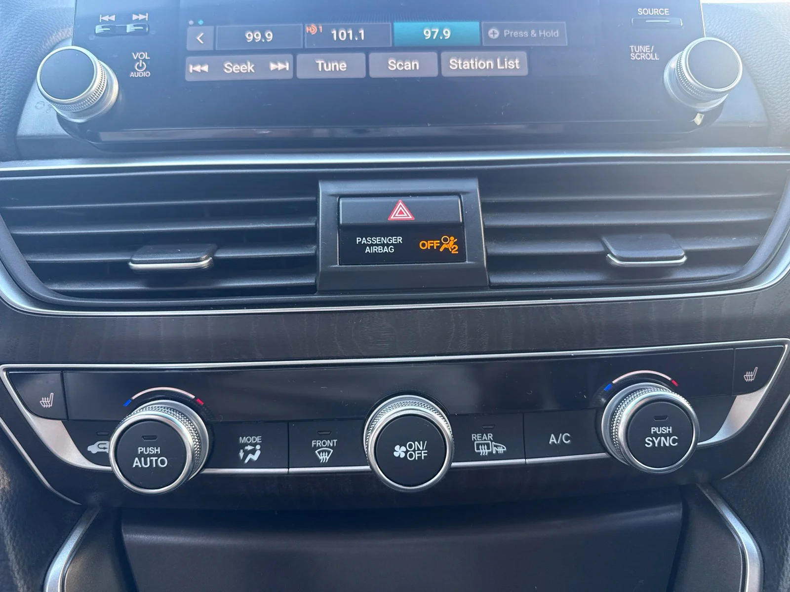 Used 2018 Silver Honda EX-L image 19