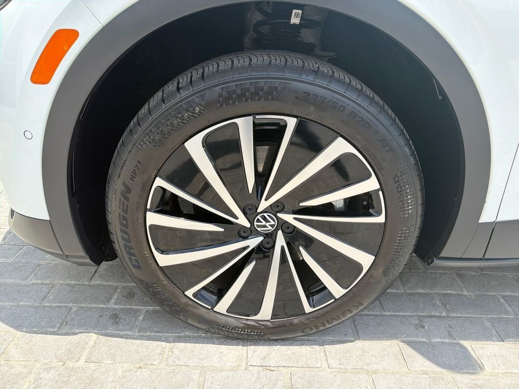 Certified Used 2025 Pure White Volkswagen Pro image 26