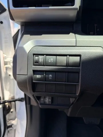 2025 Toyota Tacoma SR5 - Photo 13