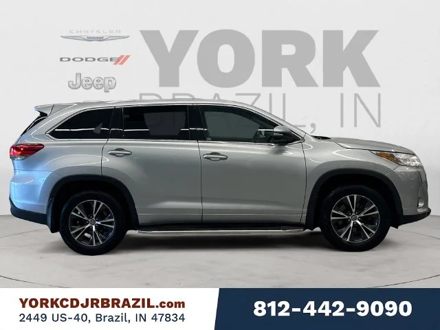 Used 2017 Silver Toyota LE image 6