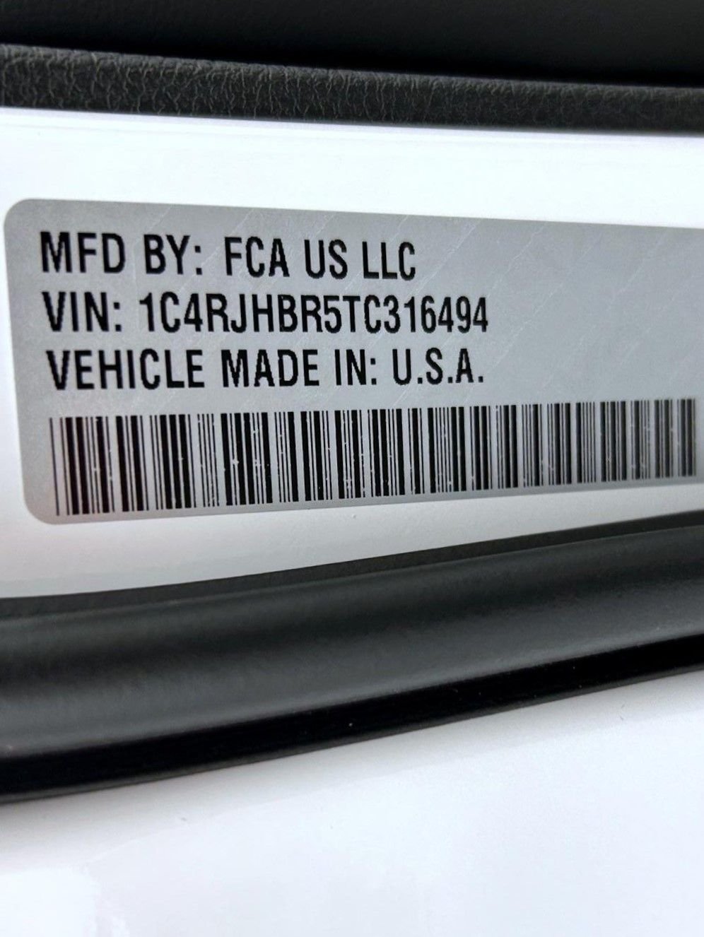 New 2026 Bright White Clear-Coat Exterior Paint Jeep Limited image 26