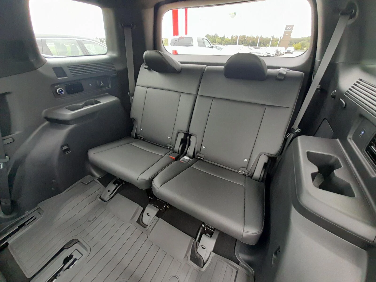 Used 2024 Shimmering Silver Hyundai Calligraphy image 50