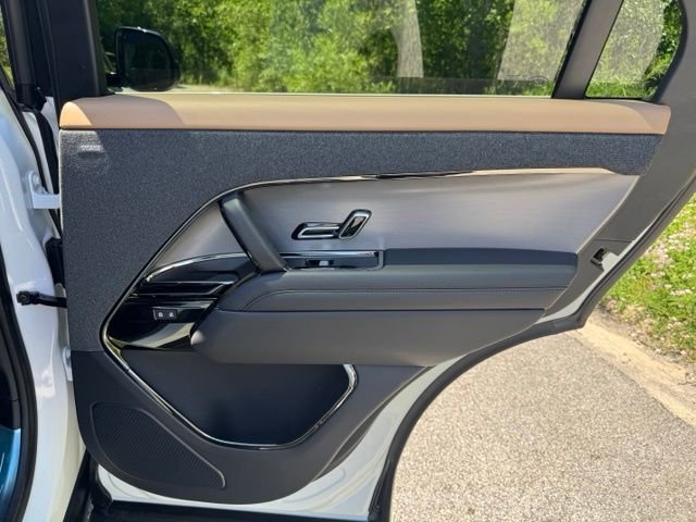 New 2026 Fuji White Land Rover Dynamic SE image 14
