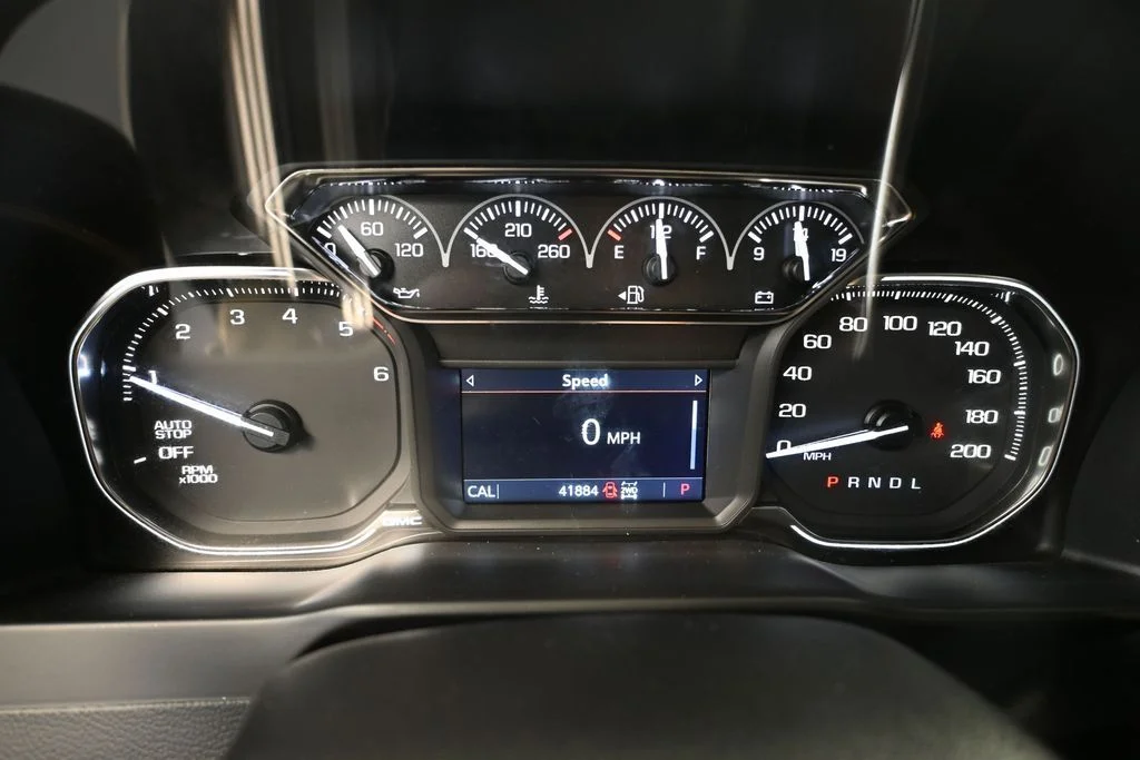 Used 2021 Silver GMC Elevation image 34